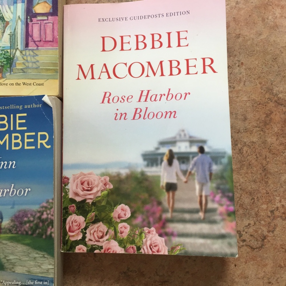 Debbie Macomber Book Collection - Picture 5 of 10